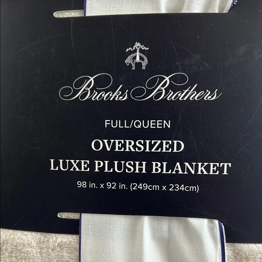 Brooks Brothers Oversized Plush Blanket in Cream - Picture 5 of 7